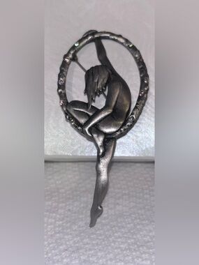 Vintage J.J. Janette Jewelry Silver Tone Gymnast Aerialist Hoop Brooch